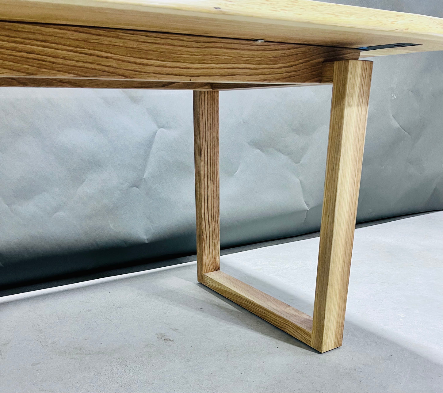 Live Edge Red Oak Dining Table – Rustic Charm Meets Modern Craftsmanship