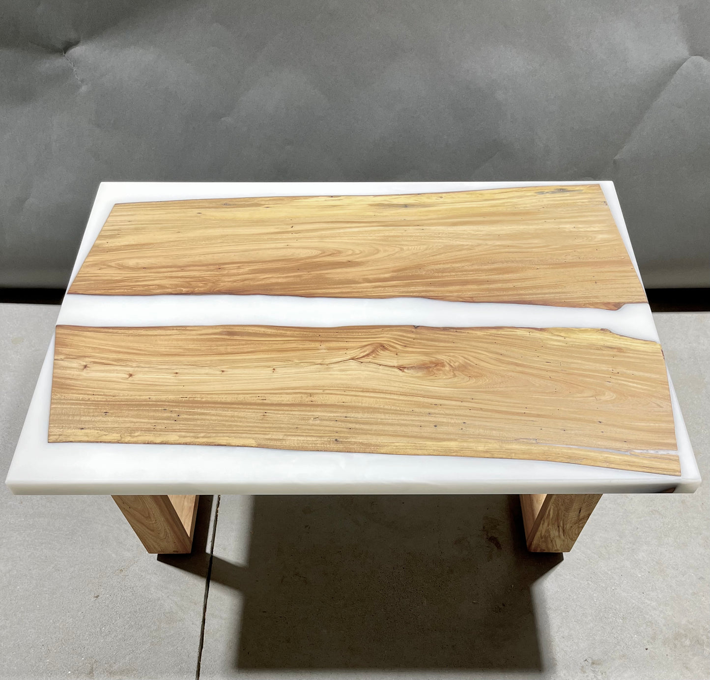 Maple River-Style Coffee Table – Modern Elegance with Natural Beauty