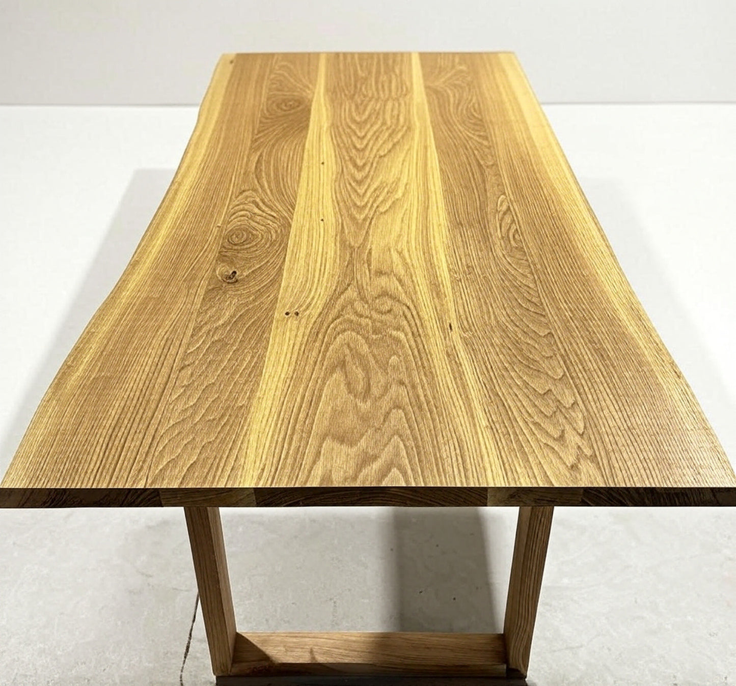 Live Edge Red Oak Dining Table – Rustic Charm Meets Modern Craftsmanship